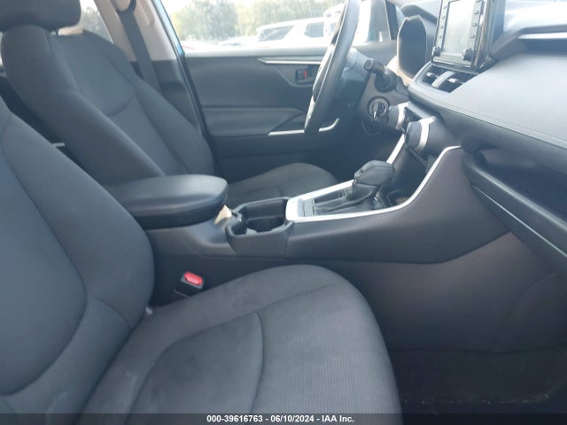 Toyota RAV4 LE 2019 JTMH1RFV0KD020011 Image 5