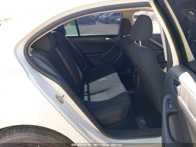 3VW267AJ8GM204296 Volkswagen Jetta 1.4t S