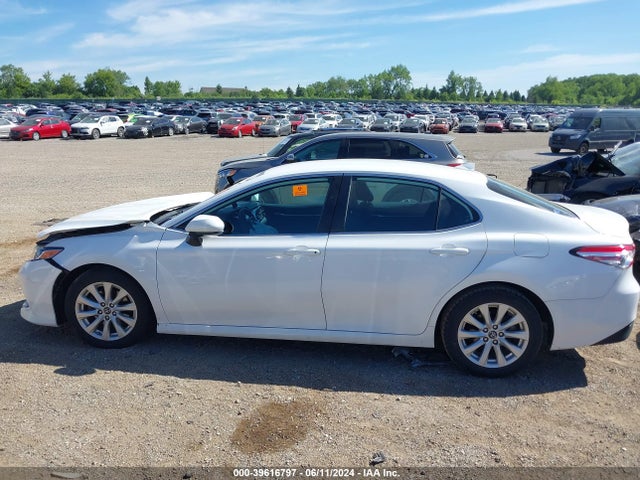 Toyota CAMRY LE 2019 4T1B11HKXKU773776 Image 14