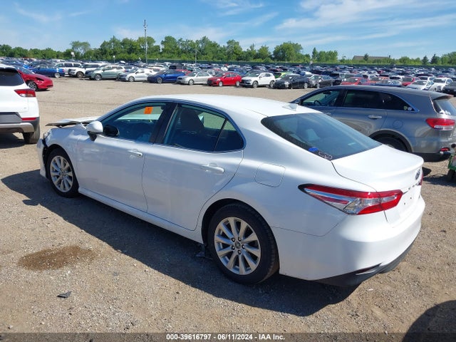 Toyota CAMRY LE 2019 4T1B11HKXKU773776 Image 3