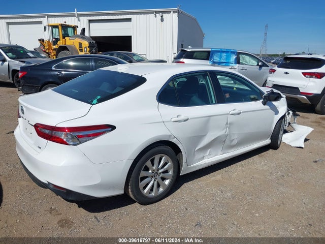 Toyota CAMRY LE 2019 4T1B11HKXKU773776 Image 4