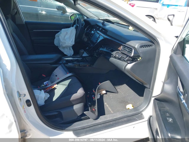 Toyota CAMRY LE 2019 4T1B11HKXKU773776 Image 5