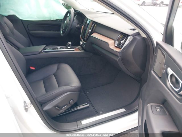 YV4L12DW8P1319457 Volvo Xc60 B5 Plus Dark Theme