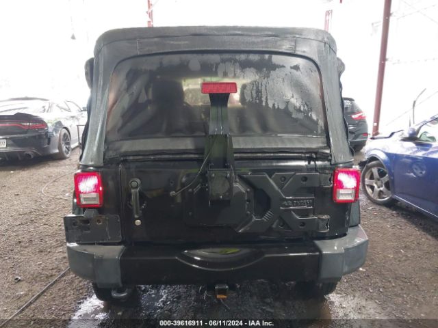 1C4BJWEGXFL526562 Jeep Wrangler Unlimited Sahara