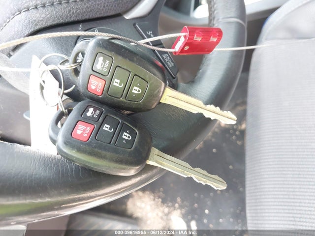 Toyota COROLLA SE 2018 5YFBURHE7JP780944 Image 11