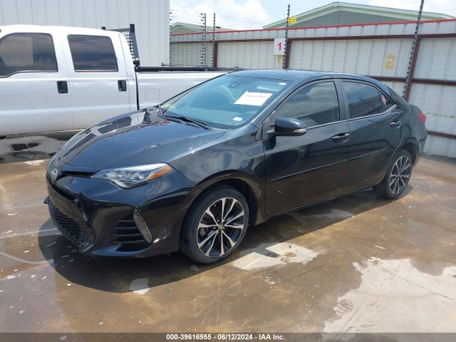 Toyota COROLLA SE 2018 5YFBURHE7JP780944 Image 2