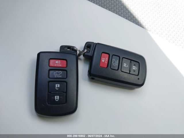 Toyota Rav4 Xle 2018 JTMRFREV9JJ183053 Image 11