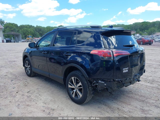 Toyota Rav4 Xle 2018 JTMRFREV9JJ183053 Image 3