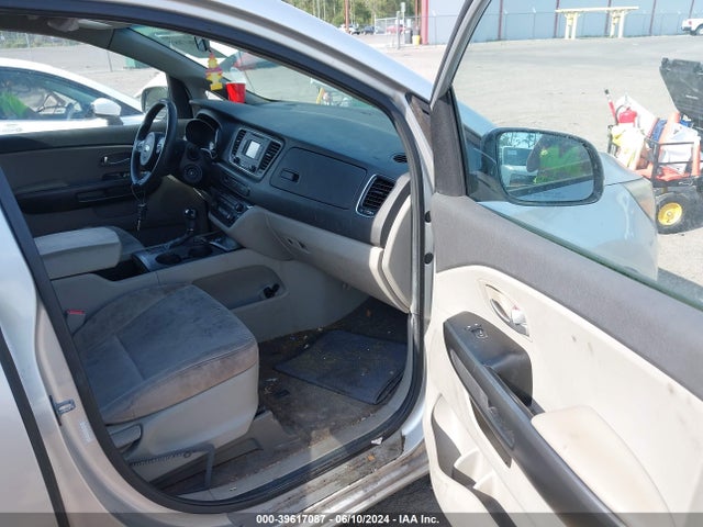 KIA SEDONA LX 2016 KNDMB5C15G6089164 Image 5