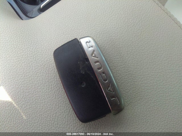 2016 JAGUAR XF SAJBE4BV9GCY10392 Photo 10