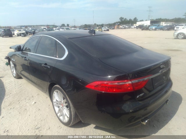 2016 JAGUAR XF SAJBE4BV9GCY10392 Photo 2