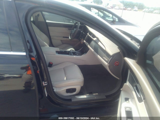 2016 JAGUAR XF SAJBE4BV9GCY10392 Photo 4