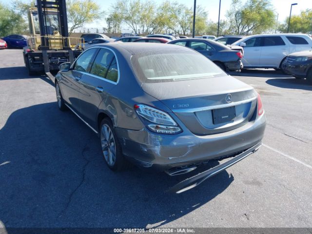 55SWF4JB5HU221542 Mercedes-Benz C 300 Luxury/sport
