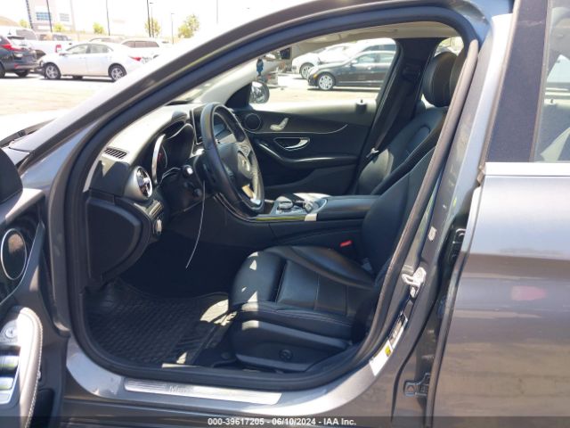 55SWF4JB5HU221542 Mercedes-Benz C 300 Luxury/sport