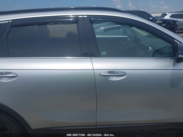 KIA Sorento 3.3l S 2019 5XYPG4A53KG595144 Image 14