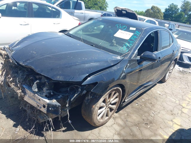 Toyota CAMRY LE 2018 4T1B11HK7JU550917 Image 2