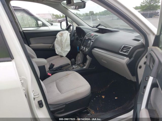 JF2SJAEC3JH517621 Subaru Forester 2.5i Premium