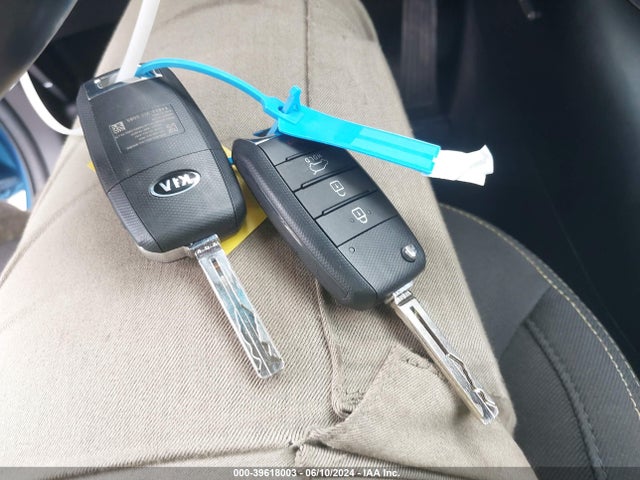 KIA SOUL + 2016 KNDJP3A52G7401093 Image 11
