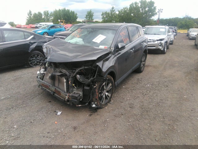 Toyota Rav4 Xle 2018 2T3RFREV6JW753141 Image 2