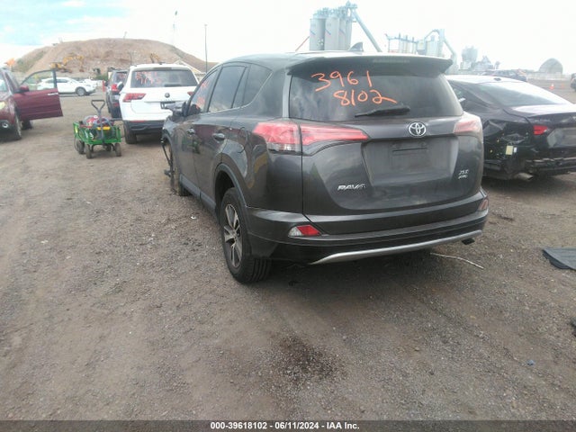 Toyota Rav4 Xle 2018 2T3RFREV6JW753141 Image 3