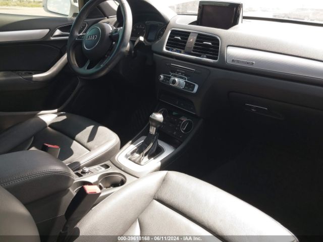 WA1JCCFS6HR000365 Audi Q3 2.0t Premium