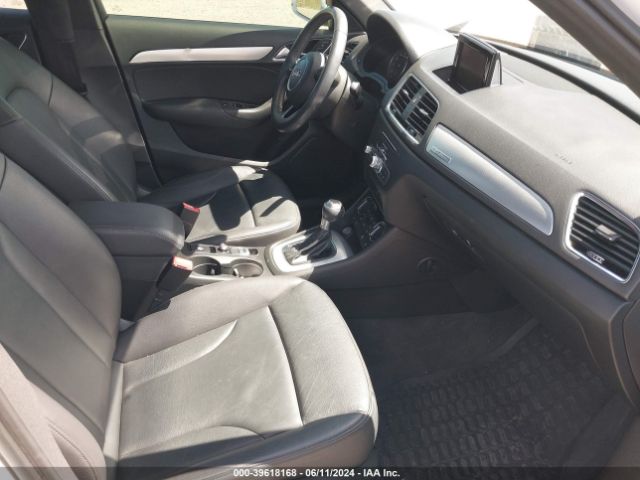 WA1JCCFS6HR000365 Audi Q3 2.0t Premium
