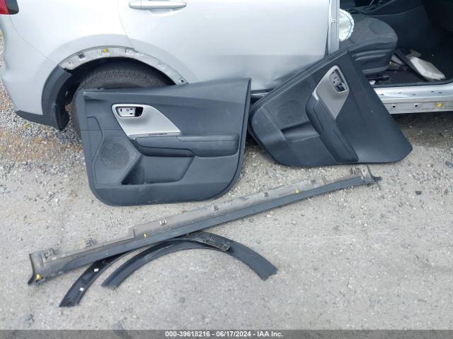 KNDCB3LC0J5212013 KIA NIRO LX
