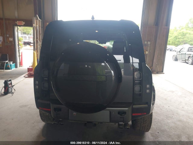 SALEBEEE2R2261514 Land Rover Defender 110 P525 V8