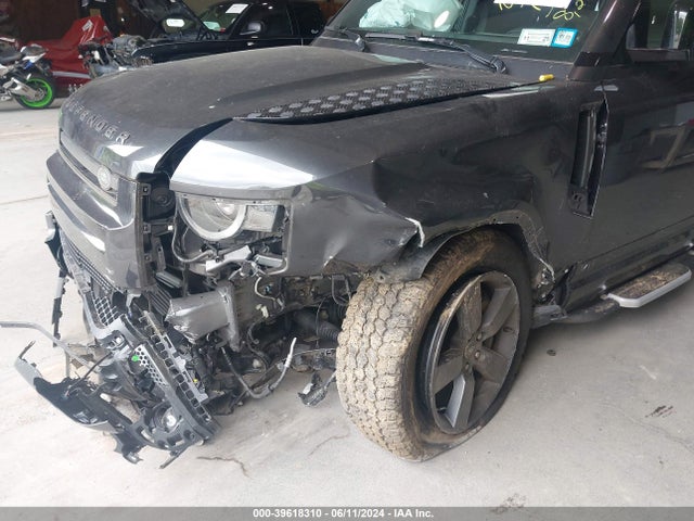 SALEBEEE2R2261514 Land Rover Defender 110 P525 V8