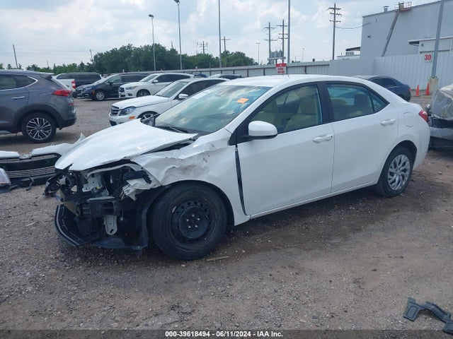 Toyota COROLLA LE 2017 5YFBURHE6HP607863 Image 2