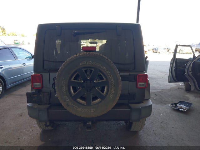 1C4BJWEG3HL532979 Jeep Wrangler Unlimited Sahara 4x4