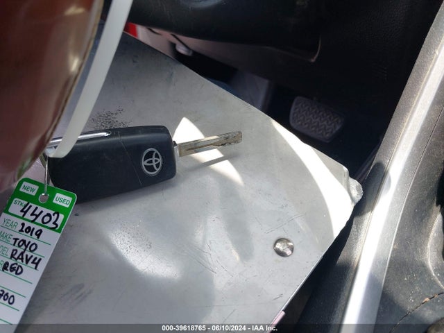 Toyota RAV4 LE 2019 JTMK1RFV7KD025700 Image 11