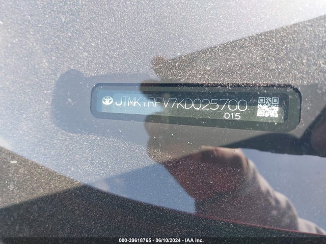 Toyota RAV4 LE 2019 JTMK1RFV7KD025700 Image 9
