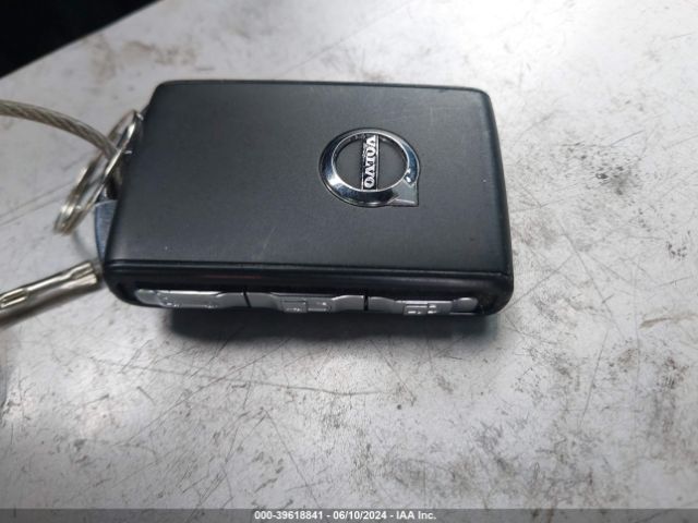 7JRL12FL3RG280798 Volvo S60 B5 Plus Dark Theme