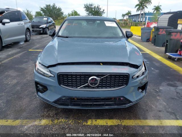 7JRL12FL3RG280798 Volvo S60 B5 Plus Dark Theme