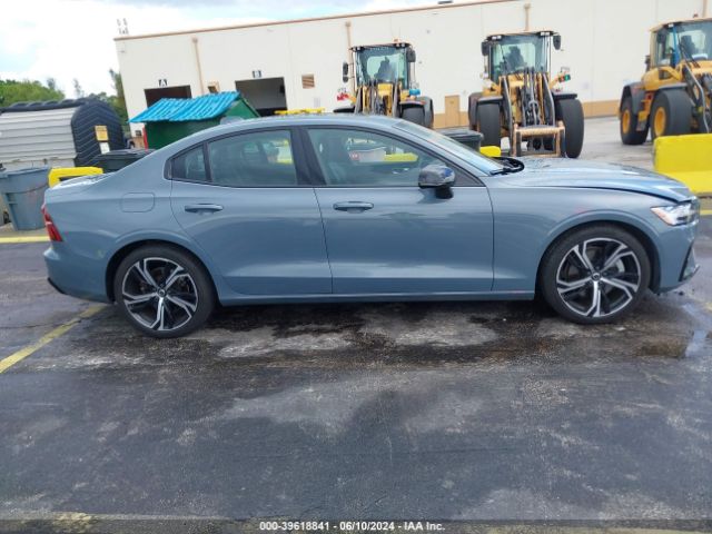 7JRL12FL3RG280798 Volvo S60 B5 Plus Dark Theme