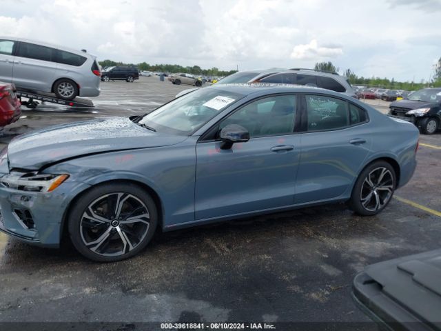 7JRL12FL3RG280798 Volvo S60 B5 Plus Dark Theme