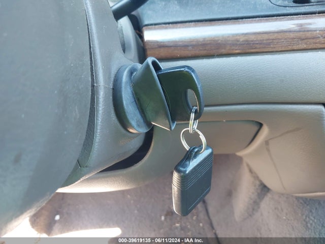 Продажа на аукционе авто 2002 Ford Crown Victoria Lx, vin: 2FAFP74W52X147437, номер лота: 39619135