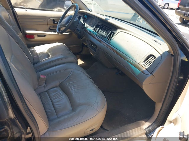 Продажа на аукционе авто 2002 Ford Crown Victoria Lx, vin: 2FAFP74W52X147437, номер лота: 39619135