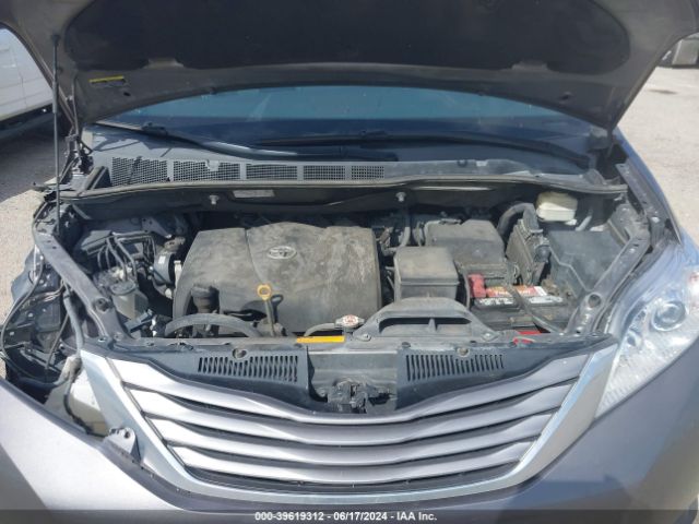 5TDYZ3DC0HS861105 Toyota Sienna Xle Premium 8 Passenger