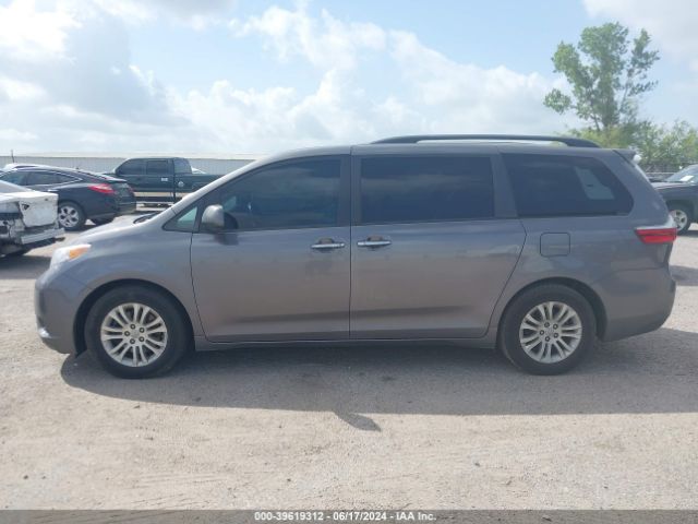 5TDYZ3DC0HS861105 Toyota Sienna Xle Premium 8 Passenger