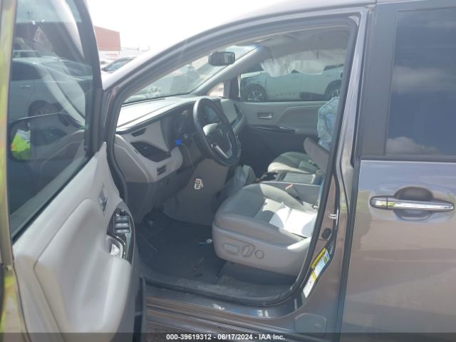 5TDYZ3DC0HS861105 Toyota Sienna Xle Premium 8 Passenger