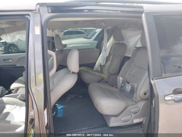 5TDYZ3DC0HS861105 Toyota Sienna Xle Premium 8 Passenger