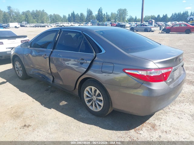 Toyota CAMRY LE 2016 4T4BF1FKXGR568069 Image 3