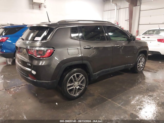 3C4NJDBB7JT112257 Jeep Compass Latitude 4x4