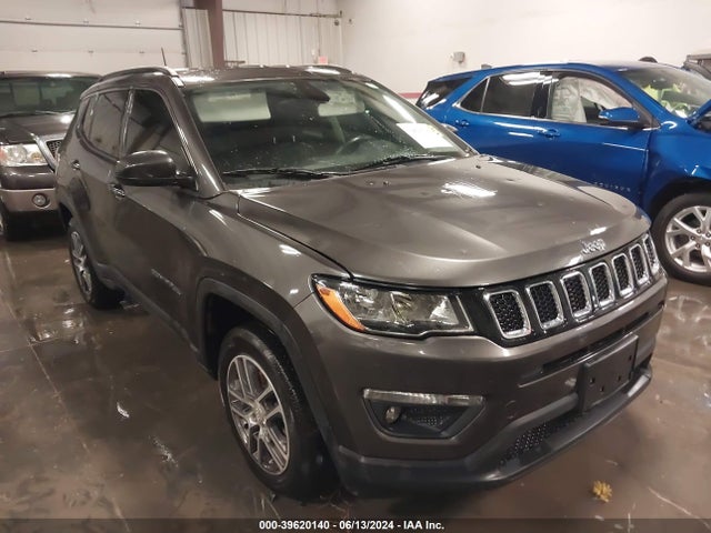 3C4NJDBB7JT112257 Jeep Compass Latitude 4x4