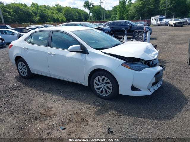 Toyota COROLLA LE 2018 2T1BURHE0JC014456 Image 1