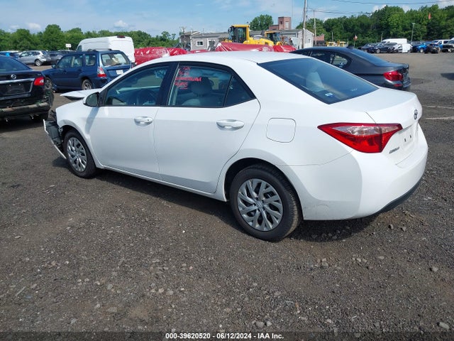 Toyota COROLLA LE 2018 2T1BURHE0JC014456 Image 3