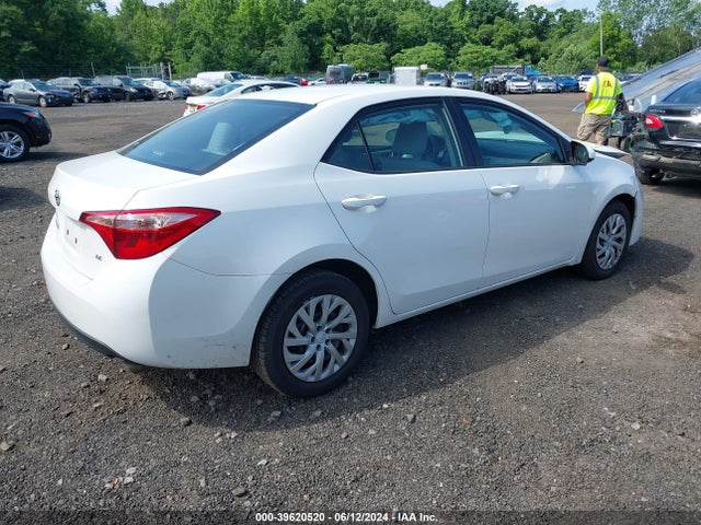 Toyota COROLLA LE 2018 2T1BURHE0JC014456 Image 4