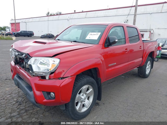 Toyota Tacoma Base V6 2015 3TMLU4EN5FM196892 Image 2